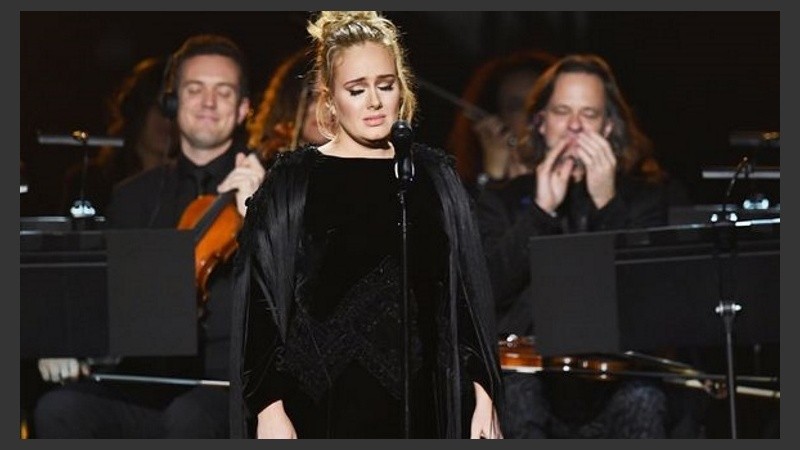 Adele en el momento del error. 