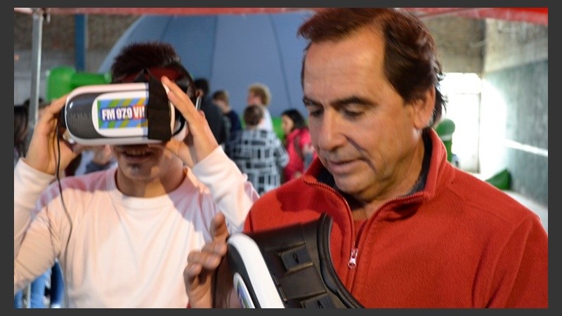 Juegos de realidad virtual. Chicos y grandes se animaron a probarlos.