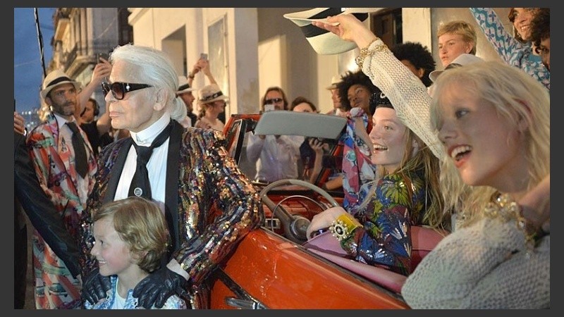 Karl Lagerfeld ideó un desfile en La Habana para la firma Chanel.