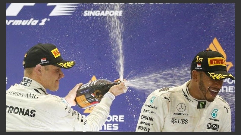 El festejo en el podio de Singapur.