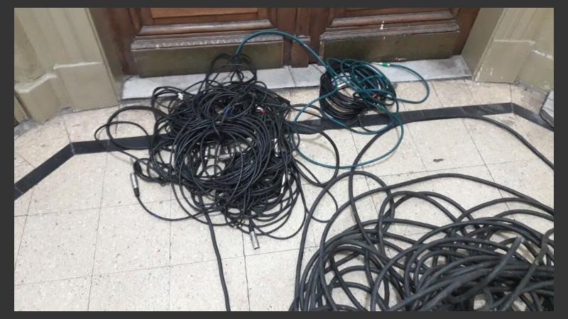 Los cables robados por los cuidacoches. 