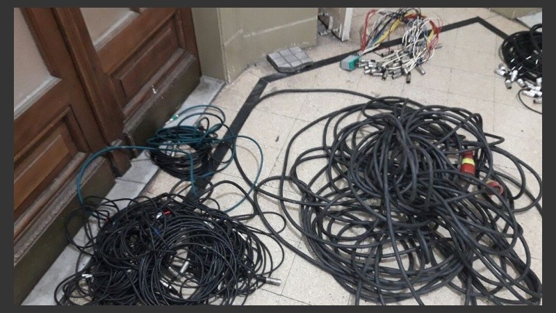 Los cables robados por los cuidacoches. 