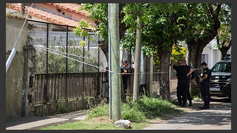 El crimen ocurrió en la vivienda de aspecto abandonada de Villarino al 3700.