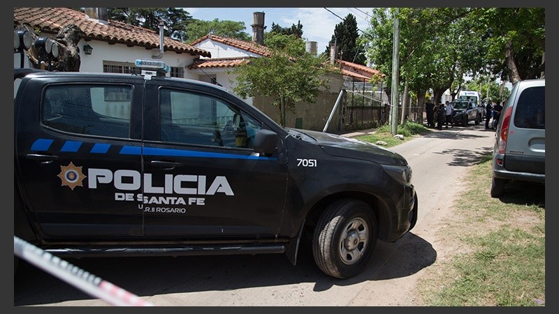 El operativo policial y corte de calle en Villarino al 3700.