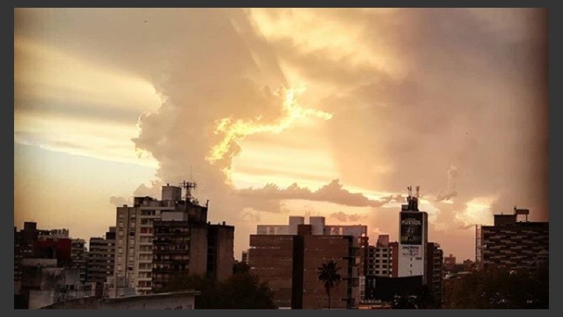 Una imagen de Rosario al atarceder, cuando el cielo se cerró.