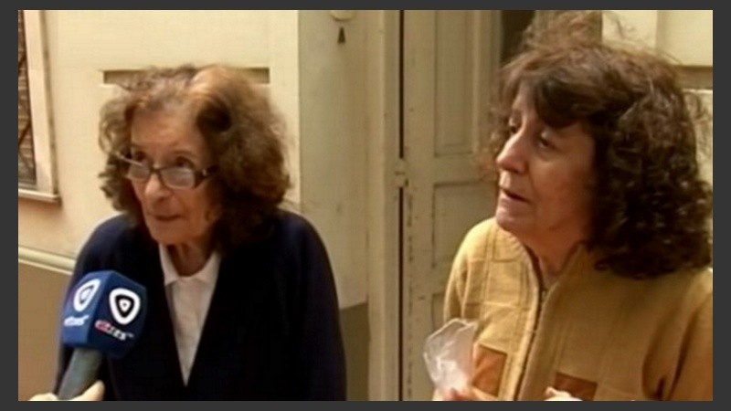 Edith (80) y Adriana (72) son viudas y viven juntas. 