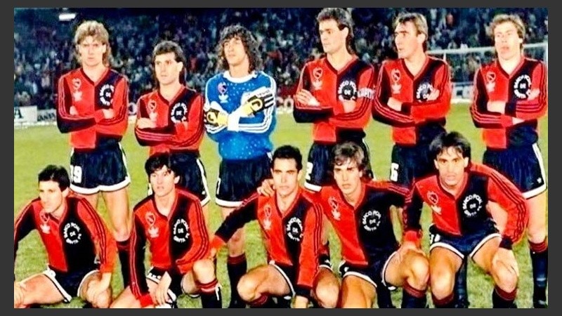 El equipo del '88, en el que Bati debutó ante San Martín.