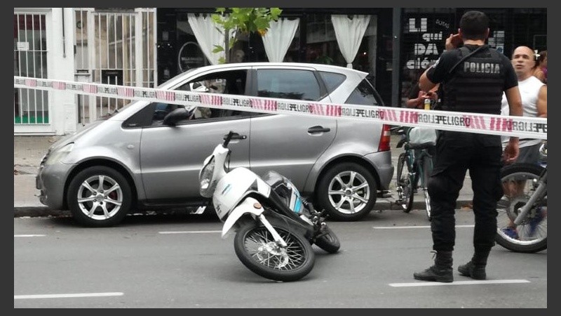 El supuesto ladrón fue detenido en una moto sin patente.