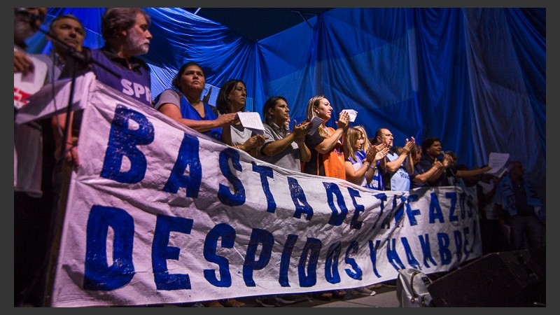 Postales de la masiva marcha contra los tarifazos en Rosario.