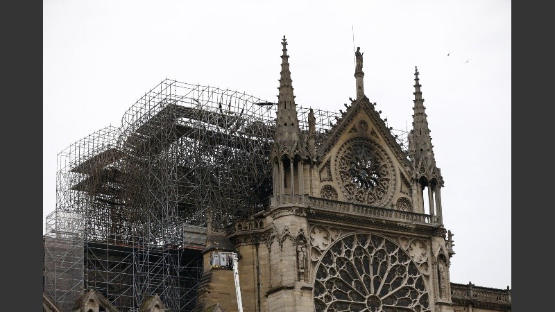 El anuncio de la serie coincide con la fecha en que se cumplen seis meses del incendio que destruyó la cubierta y aguja de Notre Dame.