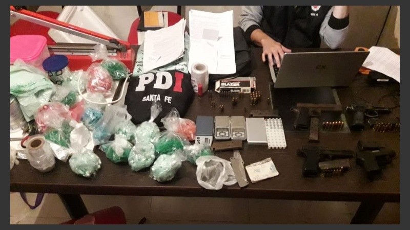 Armas, droga y celulares, parte de los elementos secuestrados.