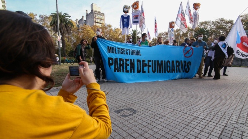 La marcha de los barbijos por el centro de Rosario en el Día Mundial del Medio Ambiente.