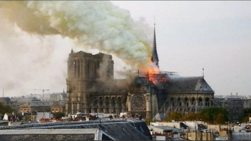 La histórica iglesia de la capital francesa quedó envuelta en llamas el pasado 15 de abril.