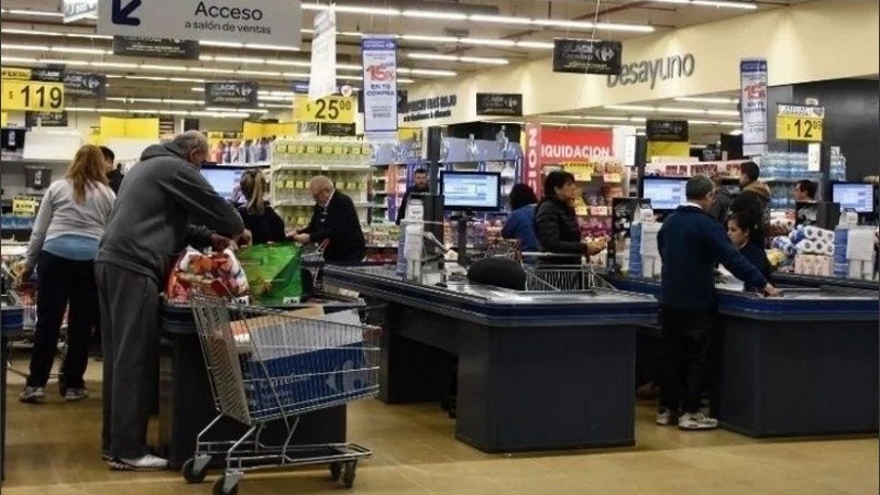 Las ventas cayeron en supermercados y shoppings siguen en caída libre.
