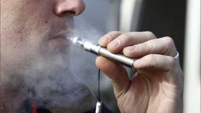 La Anmat prohibió la comercialización del e-cigarrillo en 2011.