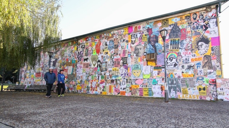 Así quedaron las dos paredes intervenidas por artistas de todo el país en los galpones del CEC.
