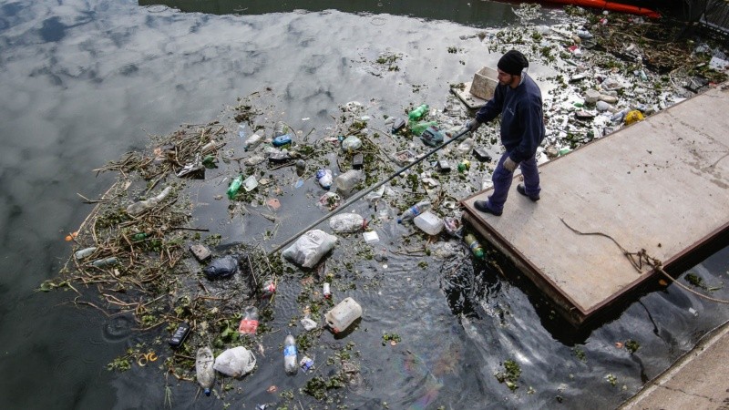 La preocupación de muchos, la basura en la desembocadura de los arroyos hacia el río Paraná.