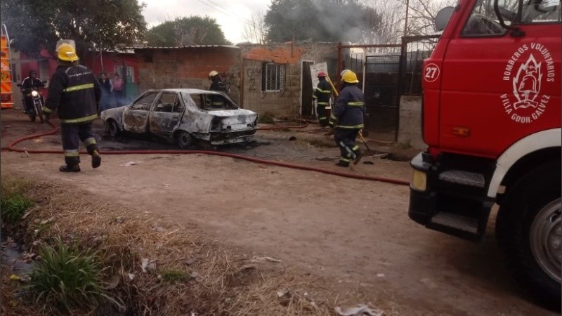 Los familiares de la víctima quemaron el auto y la casa del prófugo.