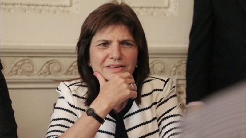 La ministra explicó su reacción en Uruguay. 