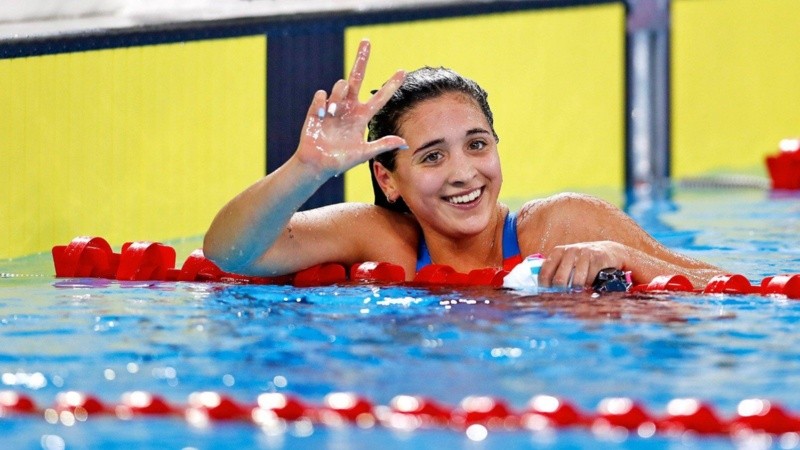 Las tres medallas doradas de Delfina, la gran noticia de la natación argentina. 