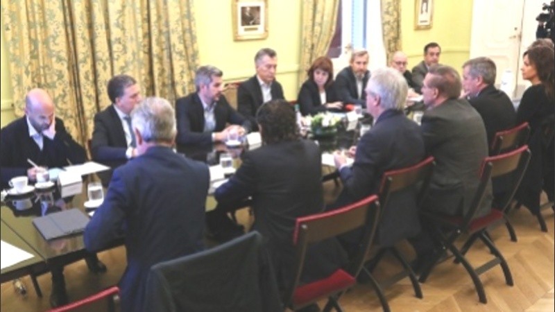 Macri se reunió con parte de su gabinete para armar un borrador de medidas. 
