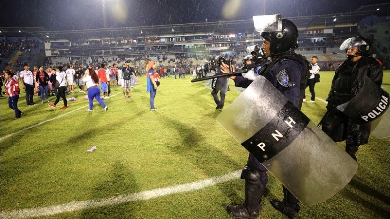 Al menos tres muertos en el estadio de Tegucigalpa.