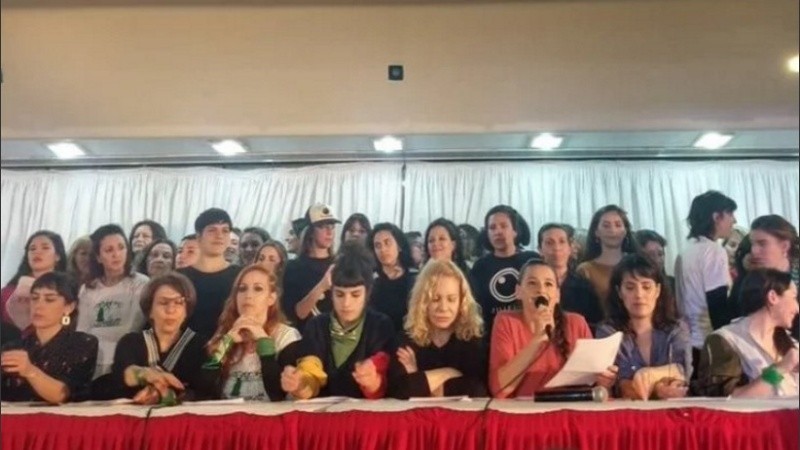 Actrices Argentinas denunciaron un nuevo caso de violencia de género en el ambiente artístico. 