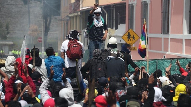 Otra jornada de protestas con presencia indígena en Quito.