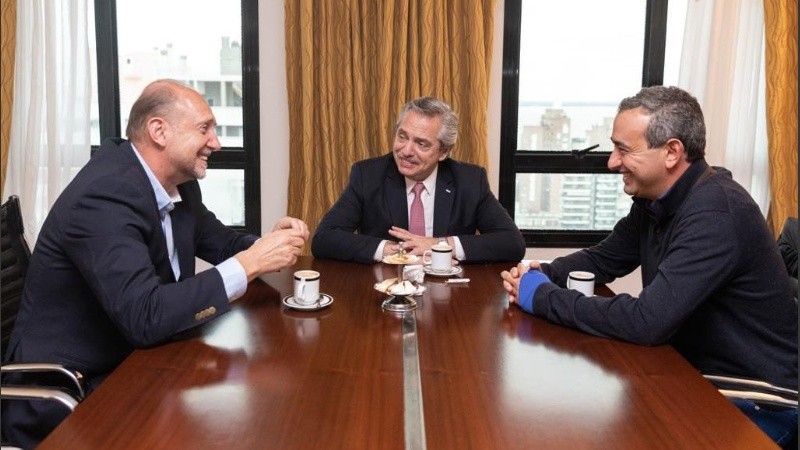 El encuentro de Fernández, Perotti y Javkin en Rosario. 
