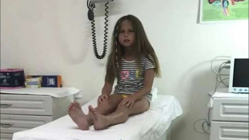 La niña fue derivada a un centro asistencial donde recibió los primeros auxilios.