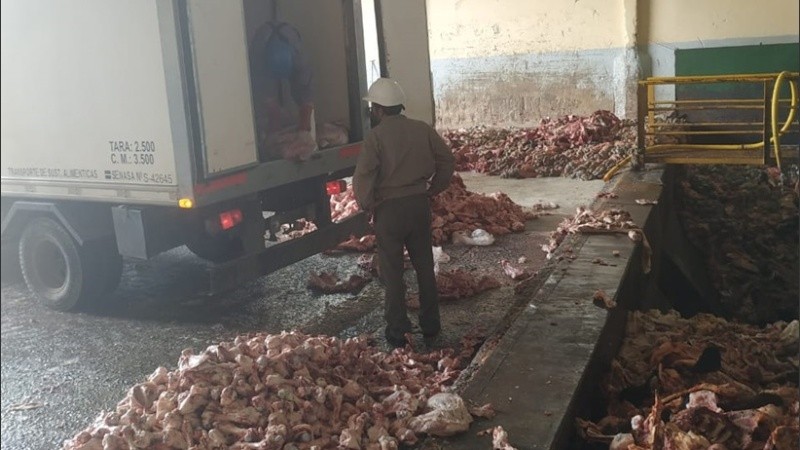 El camión con las toneladas de carne de cerdo.