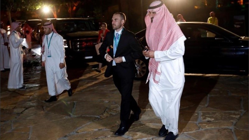 El ministro desarrolla su agenda en Riad.
