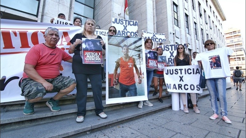 La familia de Marcos reclama justicia por el crimen.