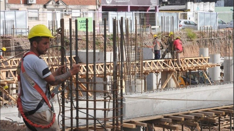 El gremio de la construcción denuncia despidos en Rosario.