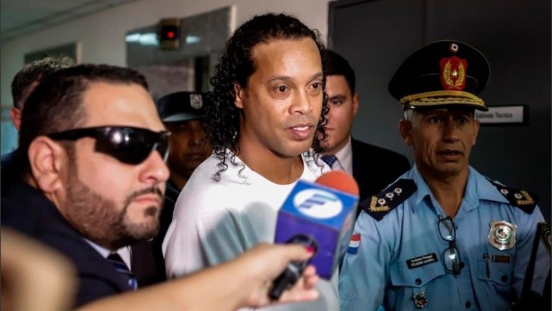 Ronaldo de Assis Moreira ya cumplió un mes en prisión preventiva.