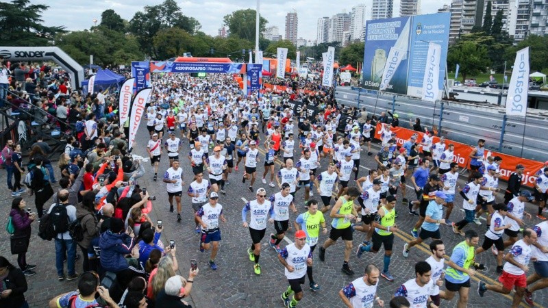 La maratón de 42K, un clásico de la ciudad y reúne a miles de corredores de todo el país.