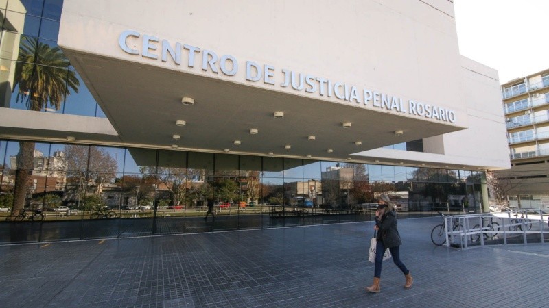 El acusado fue llevado a audiencia en el Centro de Justicia Penal de Rosario.