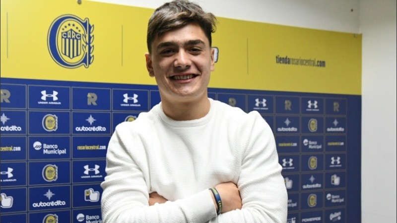 Martínez Dupuy tiene 19 años y firmó su primer contrato.