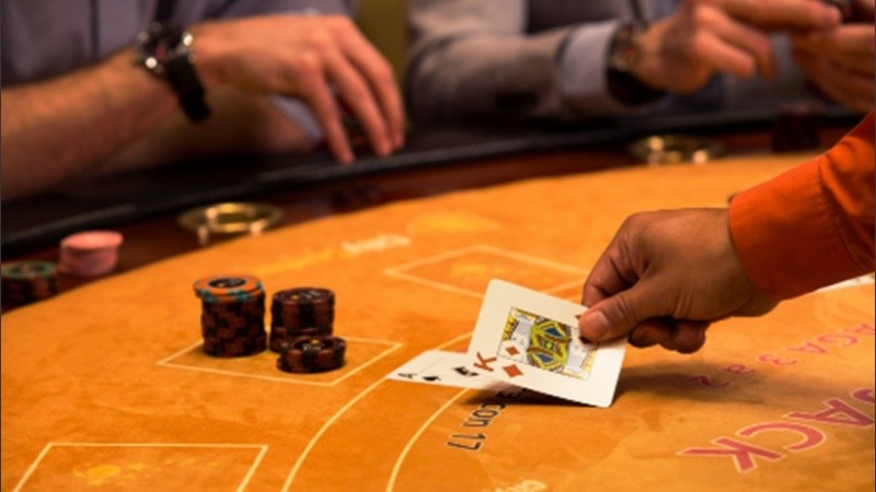 Trabajadores de casinos santafesinos piden volver a la actividad.