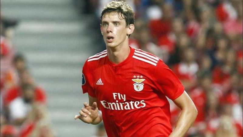 Conti tiene 26 años y pertenece a Benfica.