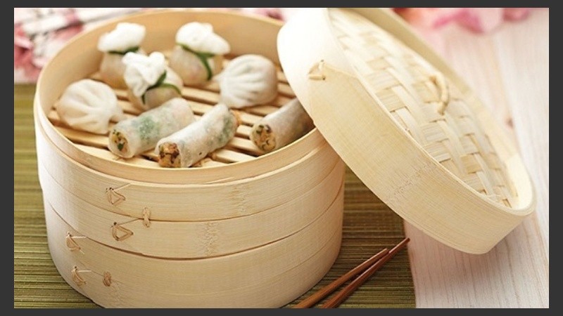 La vaporera de bambú permite cocer varios tipos de alimentos sin que los jugos y sabores se mezclen entre sí