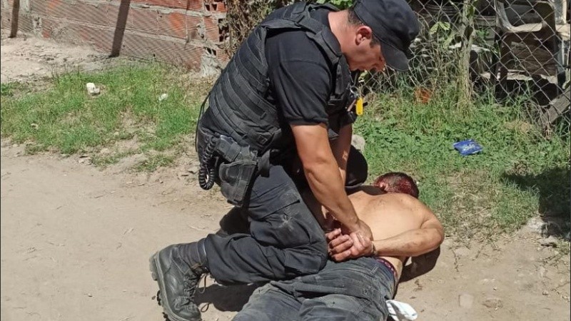 El motochorro fue detenido en Felipe Moré y las vías. 