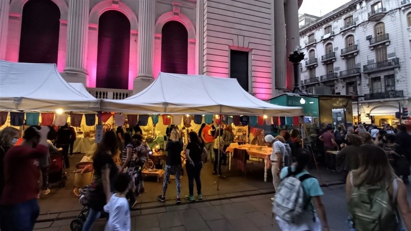 La edición del sábado 18 fue un éxito de convocatoria en calles Córdoba y San Martín.