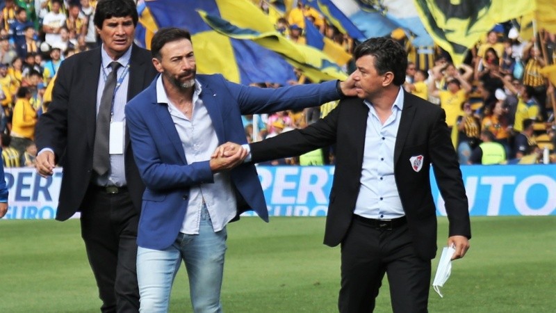 González y Gallardo se saludaron con mucho afecto antes del partido.