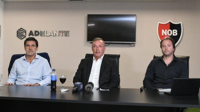 El tesorero Hernán Cardozo, el pro tesorero Román Mlikota y el auditor Andrés Vitta ofrecieron una conferencia de prensa.