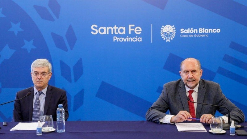 El ministro de Economía, Water Agosto, y e gobernador Omar Perotti