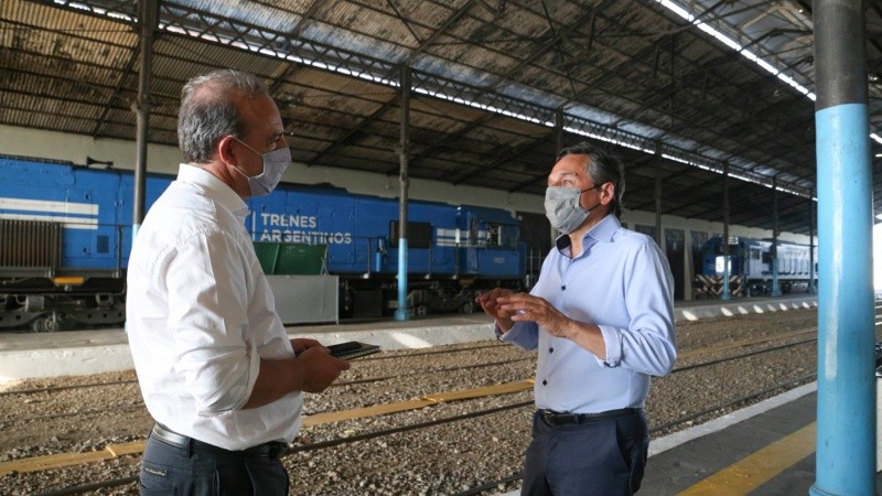 Giuliano en la estación Rosario Norte, donde charló a solas con Rosario3