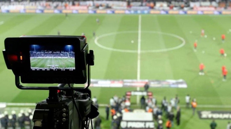 El kirchnerismo busca la televisación gratuita de algunos partidos de la Liga Profesional.