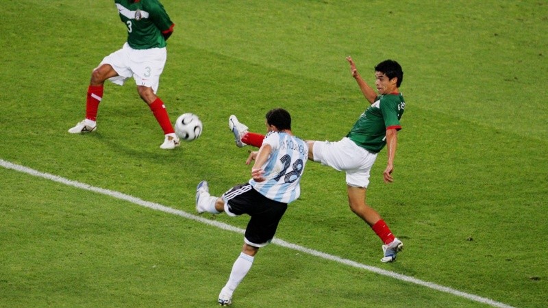 La histórica volea de Maxi Rodríguez con la que Argentina eliminó a México en Alemania 2006