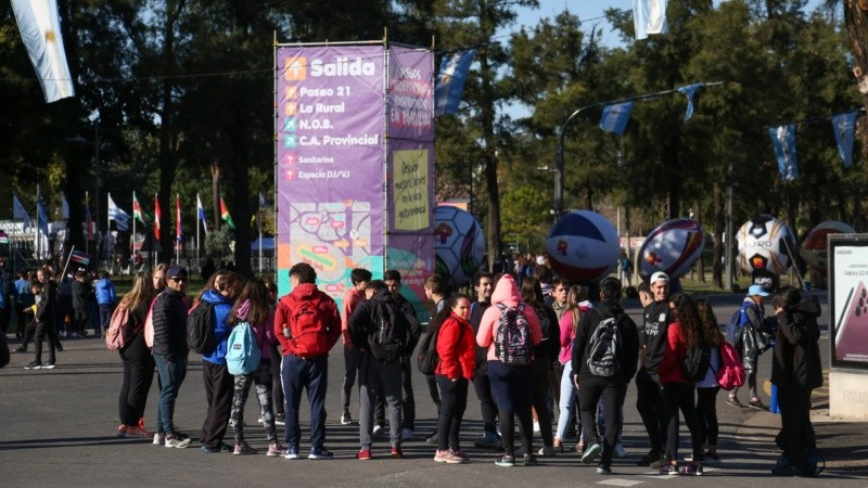 El Fan Fest de Oroño a pleno con cientos de chicos de escuelas de Rosario.